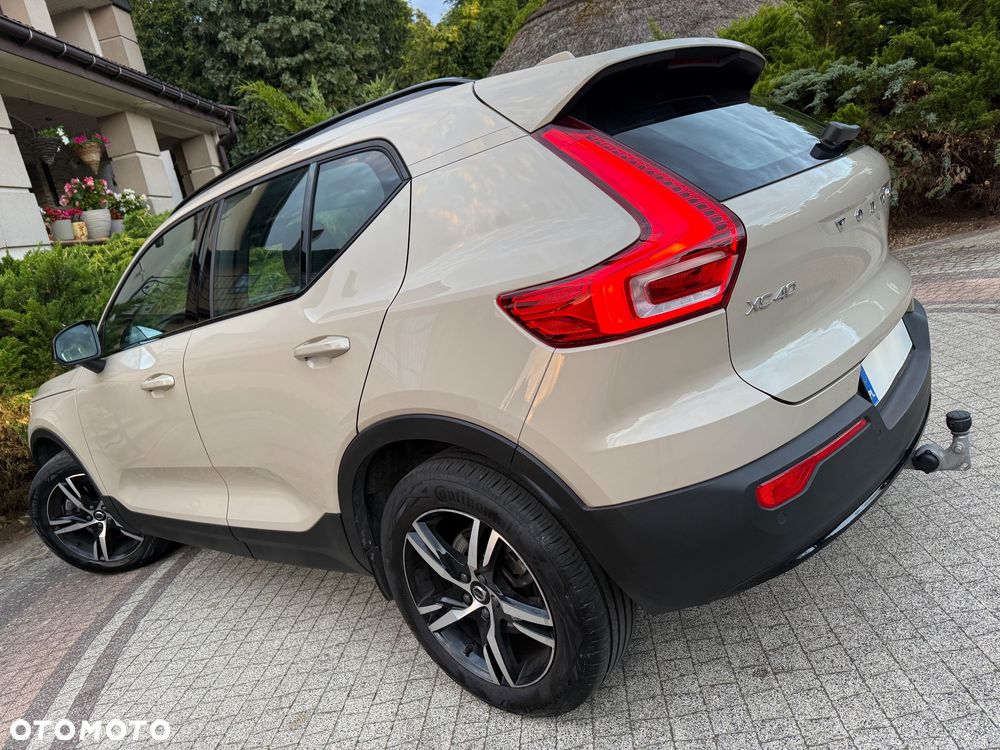 Volvo XC 40 B4 B DKG Plus Dark - 14