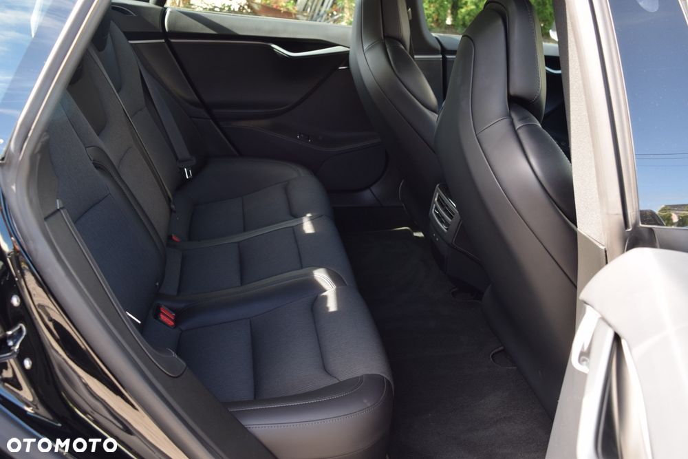 Tesla Model S - 22
