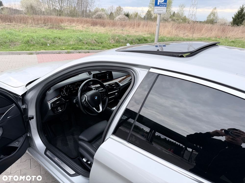 BMW Seria 5 530i xDrive Sport Line - 24