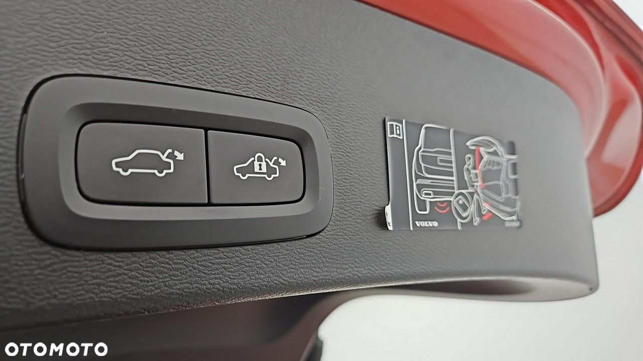 Volvo XC 40 T3 R-Design - 25