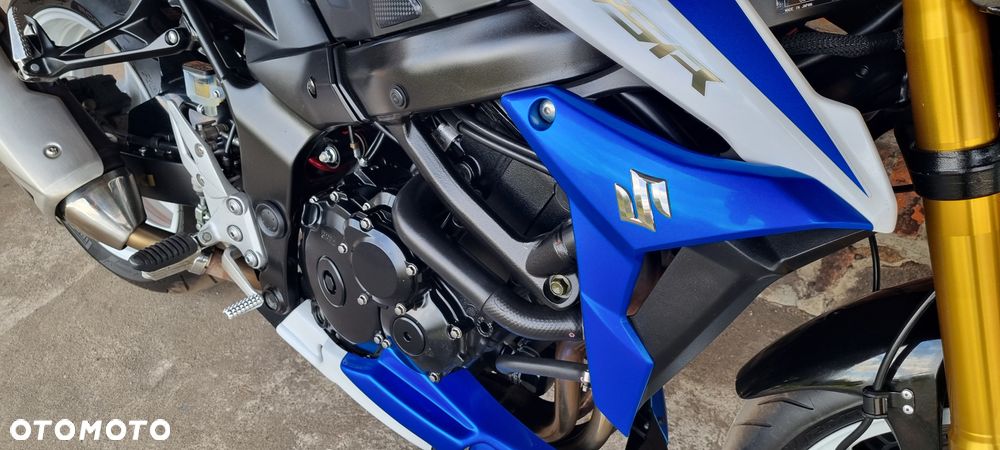 Suzuki GSR - 5