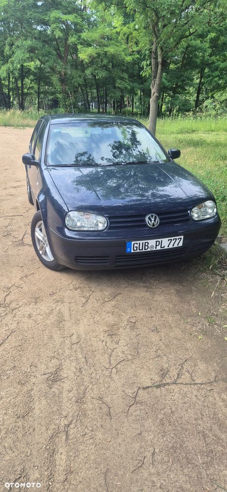 Volkswagen Golf - 1