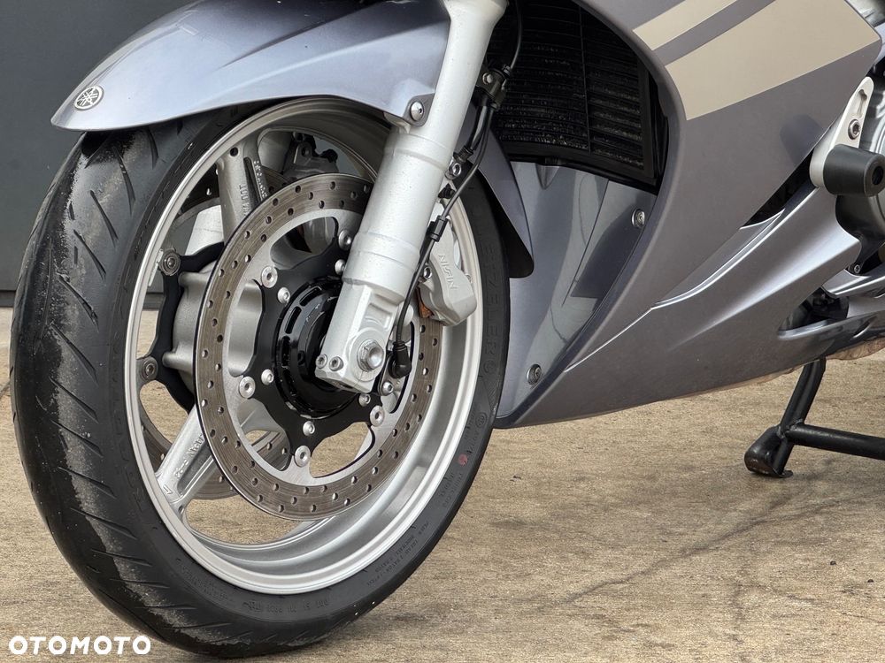 Yamaha FJR - 26