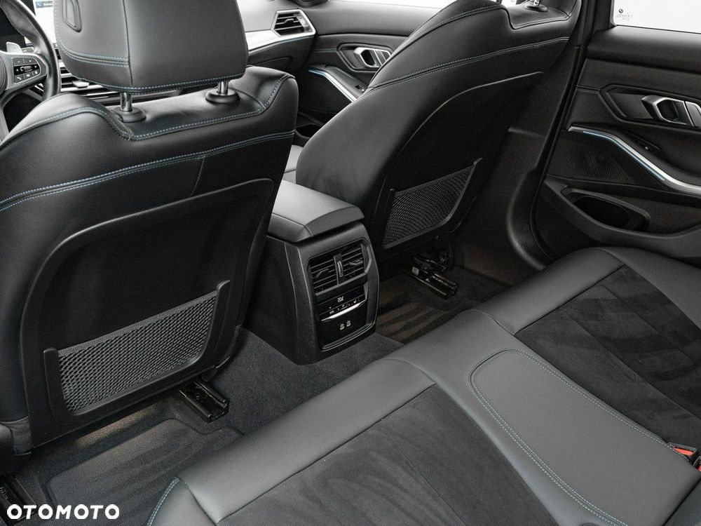 BMW Seria 3 318i M Sport - 22