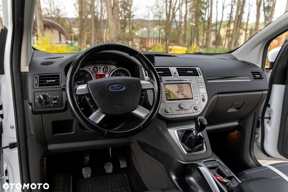 Ford Kuga 2.0 TDCi 4x4 Titanium - 37