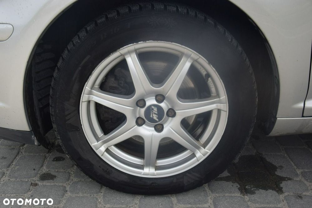 Toyota Avensis - 6