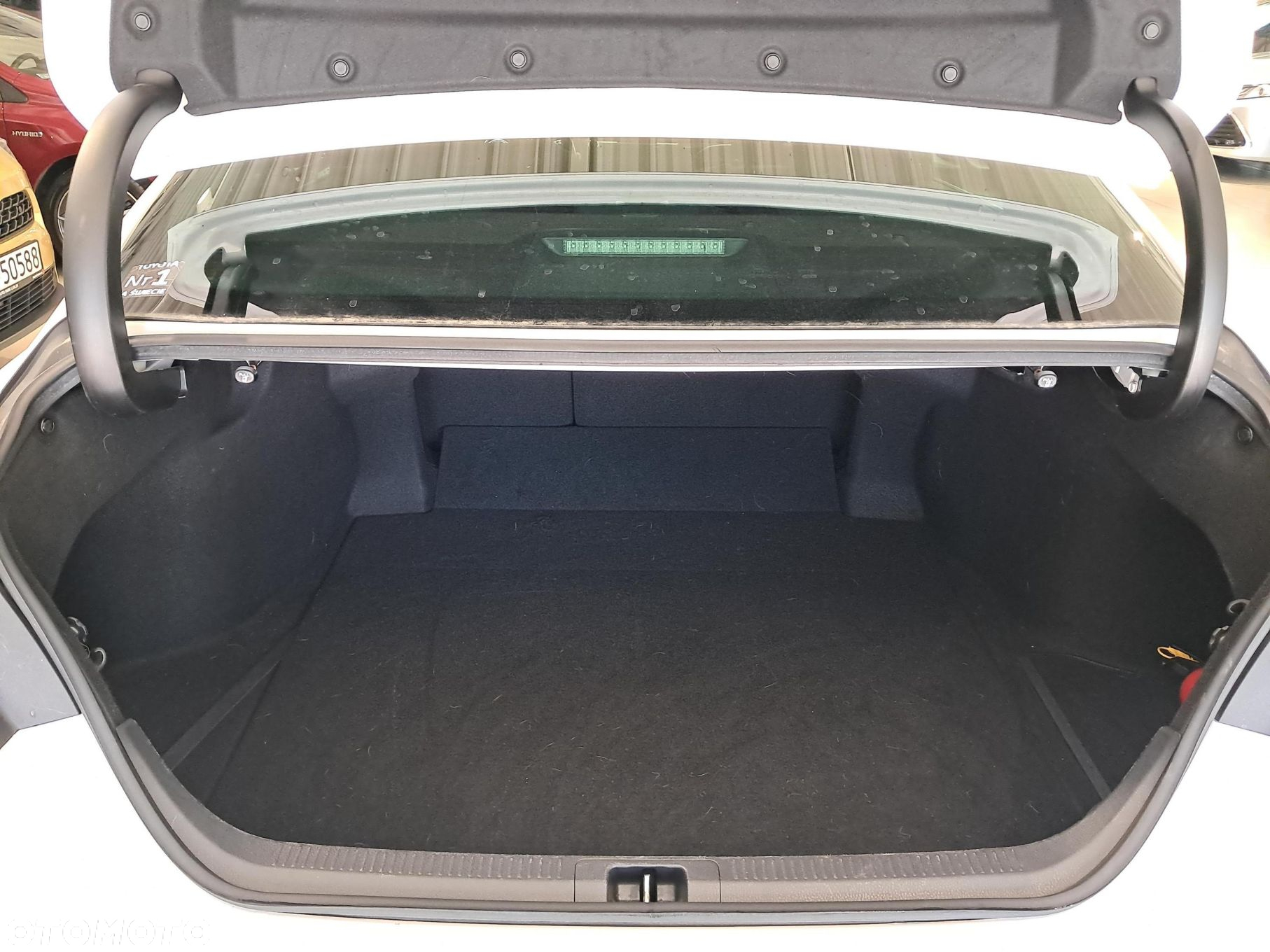 Toyota Camry 2.5 Hybrid Comfort CVT - 11