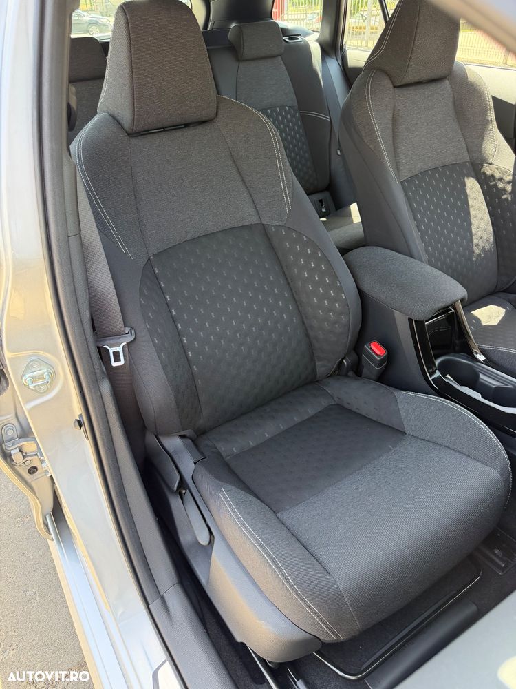 Toyota Corolla 1.8 HSD Business - 30