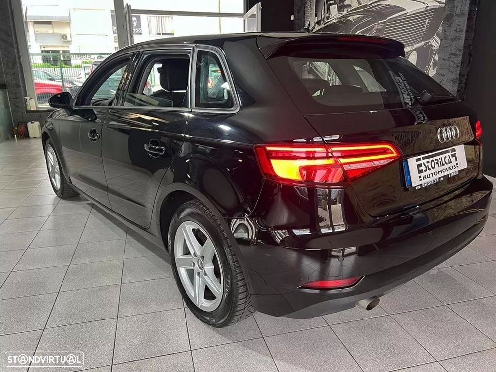 Audi A3 Sportback 30 TFSI Design - 4