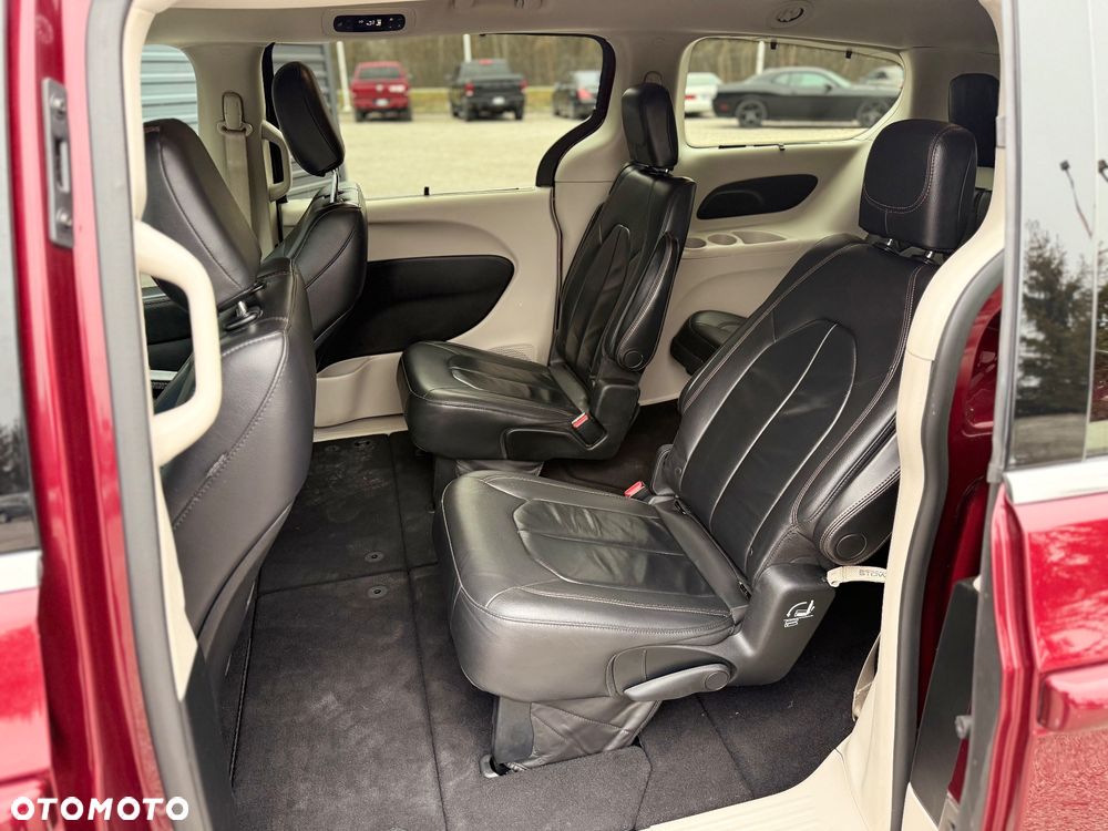 Chrysler Pacifica - 28