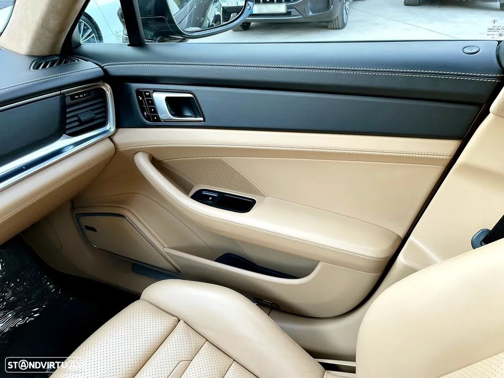 Porsche Panamera Sport Turismo 4 E-Hybrid Edition 10 Anos - 24