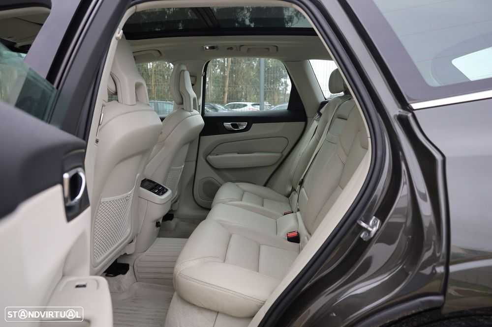 Volvo XC 60 2.0 D4 Inscription AWD Geartronic - 10