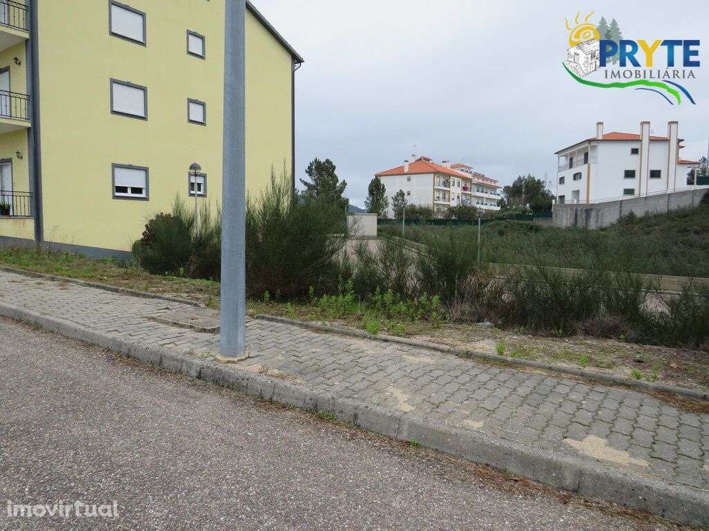 Lote para construção de um prédio situado em Vila de Rei - Grande imagem: 2/11