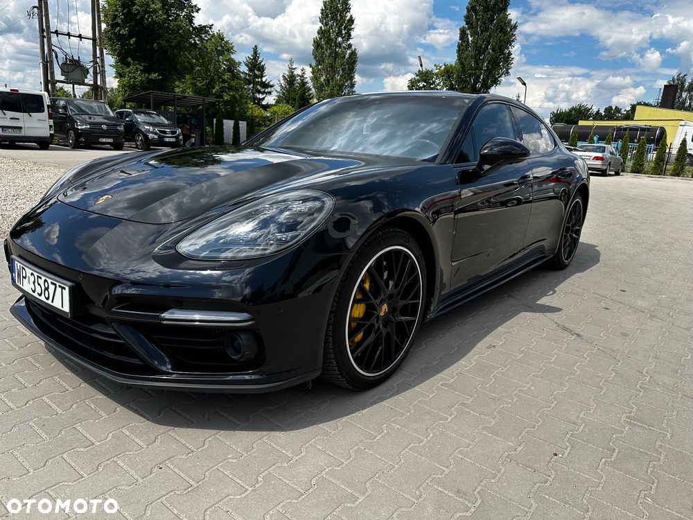 Porsche Panamera - 4
