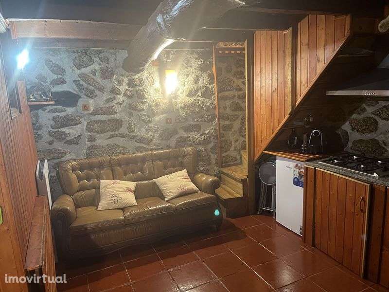 Casa de pedra e madeira toda restaurada. - Grande imagem: 2/12