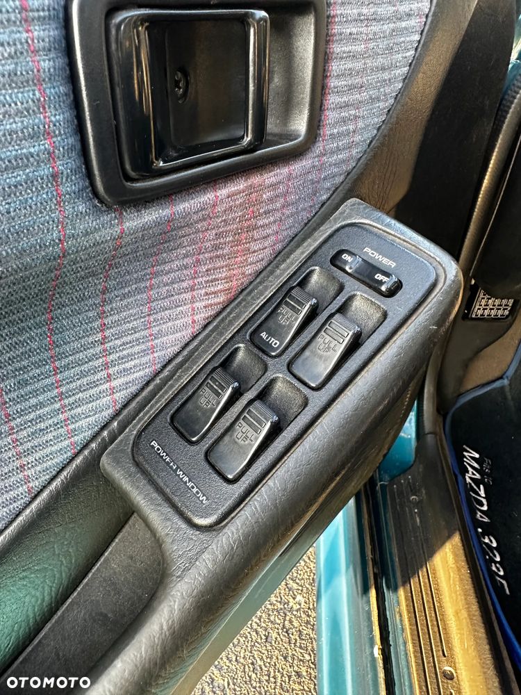 Mazda 323F - 27