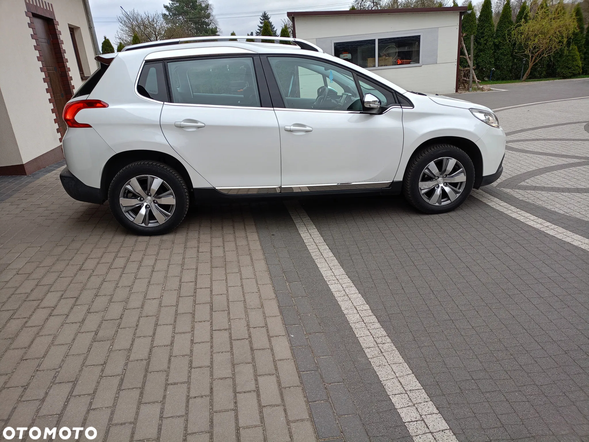 Peugeot 2008 e-HDi FAP 92 STOP & START Allure - 4