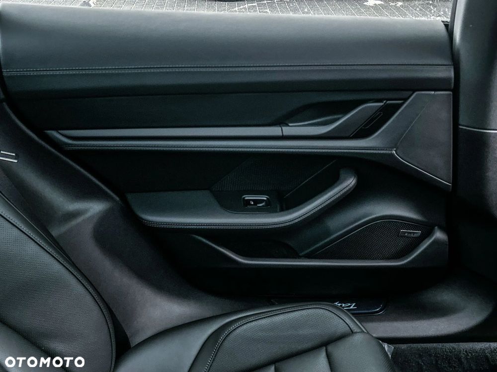 Porsche Taycan 105kWh Black Edition - 27