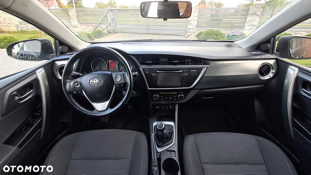 Toyota Auris 1.6 Valvematic Executive - 9