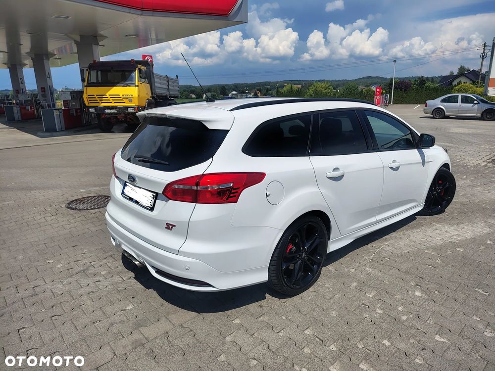Ford Focus ST - 4