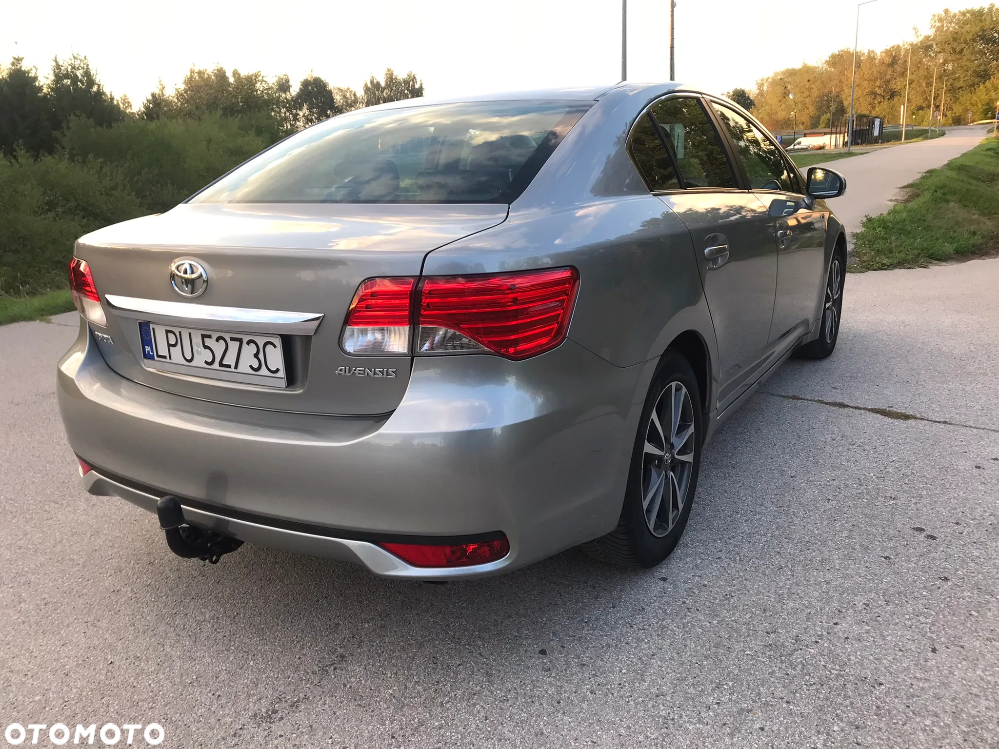 Toyota Avensis 1.8 Premium - 14