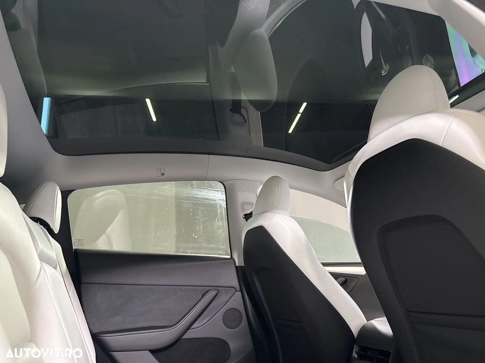 Tesla Model Y - 22
