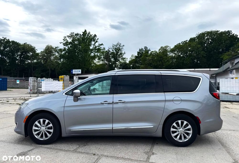 Chrysler Pacifica - 38