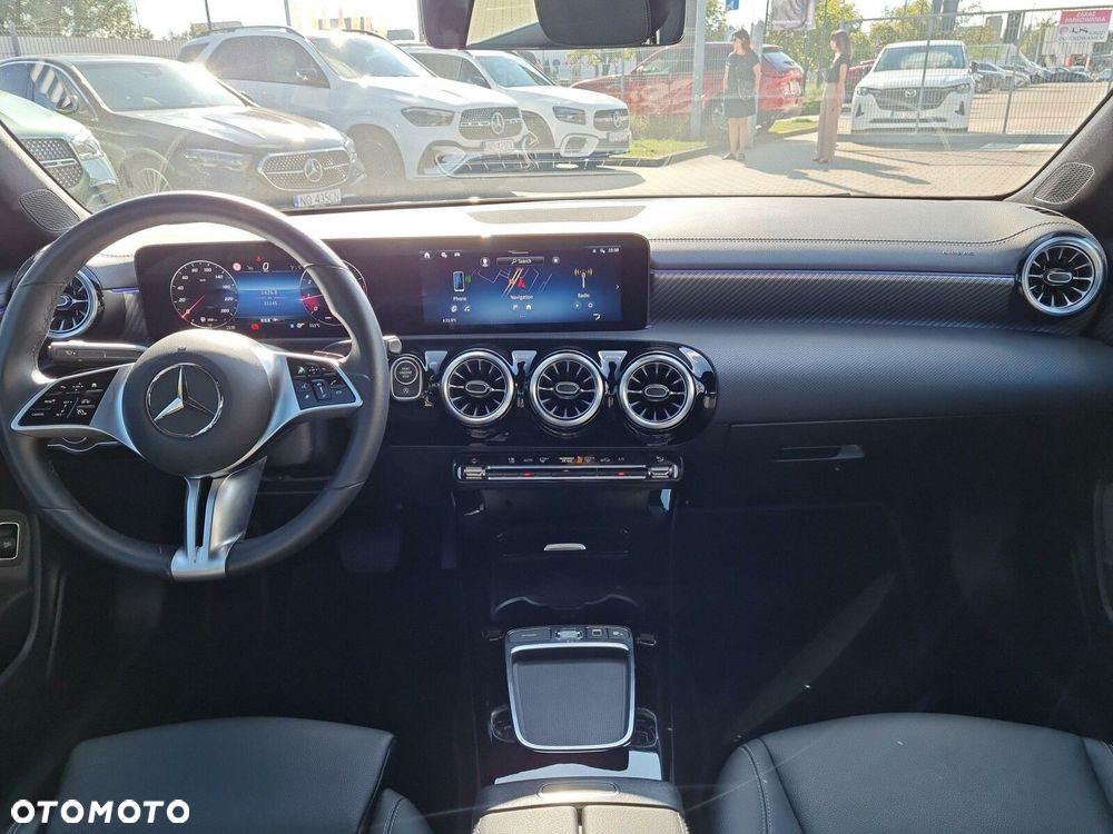 Mercedes-Benz CLA 180 Progressive 7G-DCT - 14