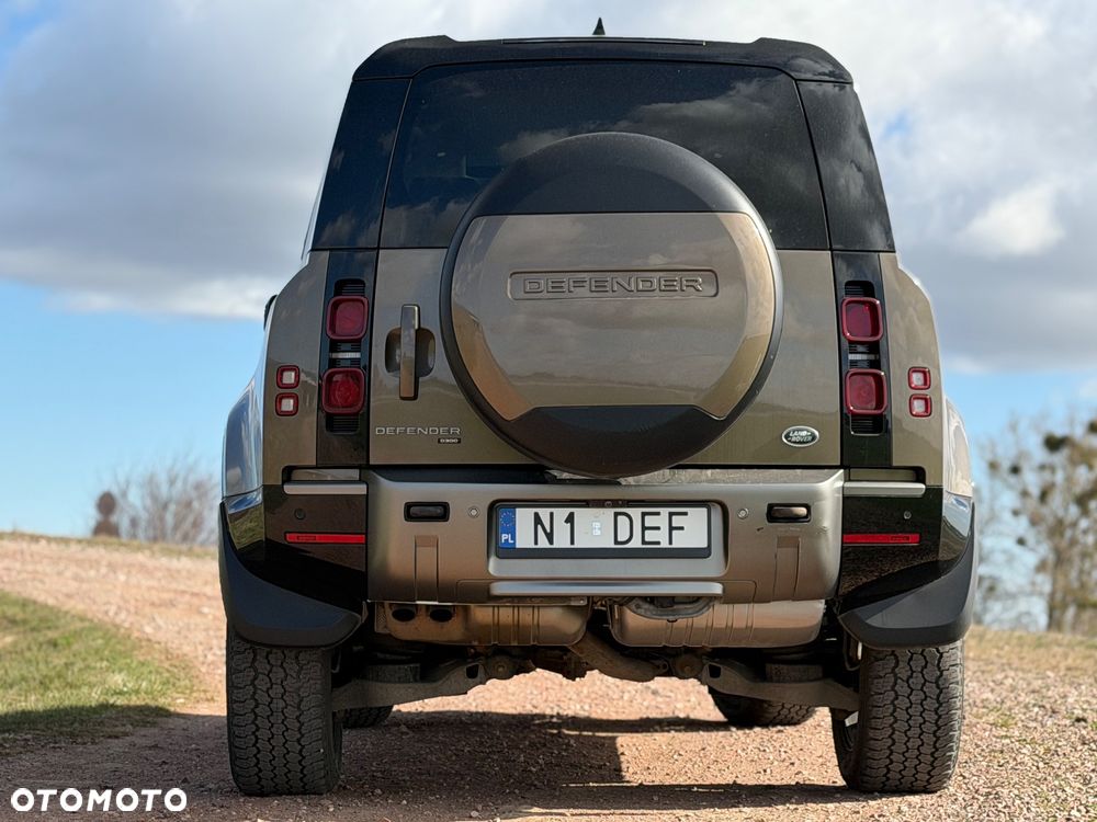 Land Rover Defender 110 D300 X-Dynamic SE - 8