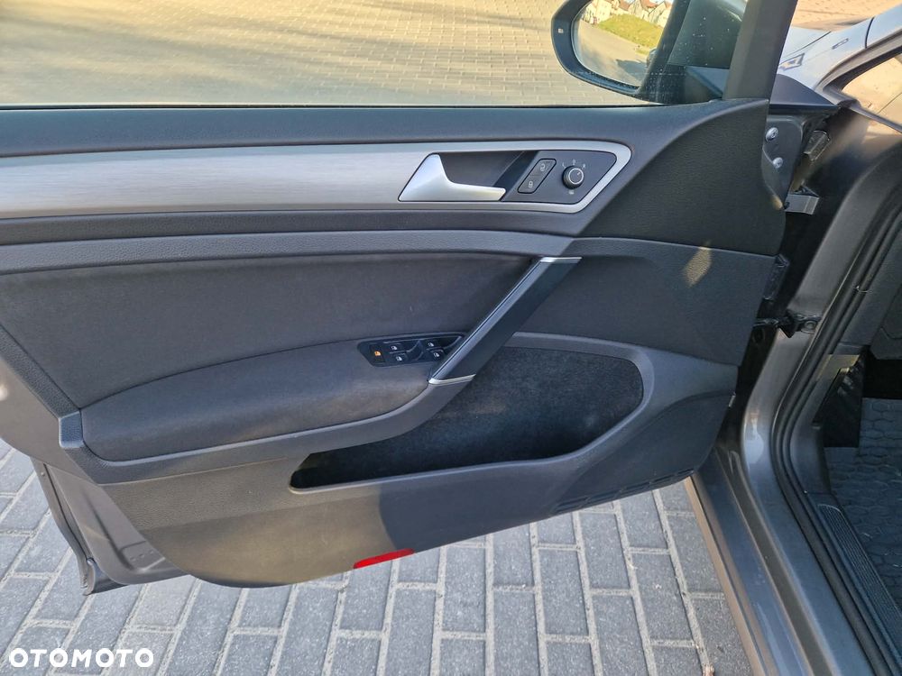 Volkswagen Golf 1.4 TSI BMT Comfortline - 23