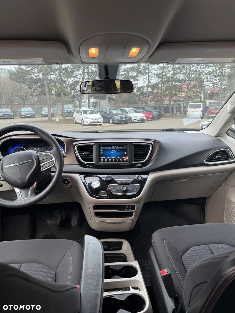 Chrysler Pacifica - 7