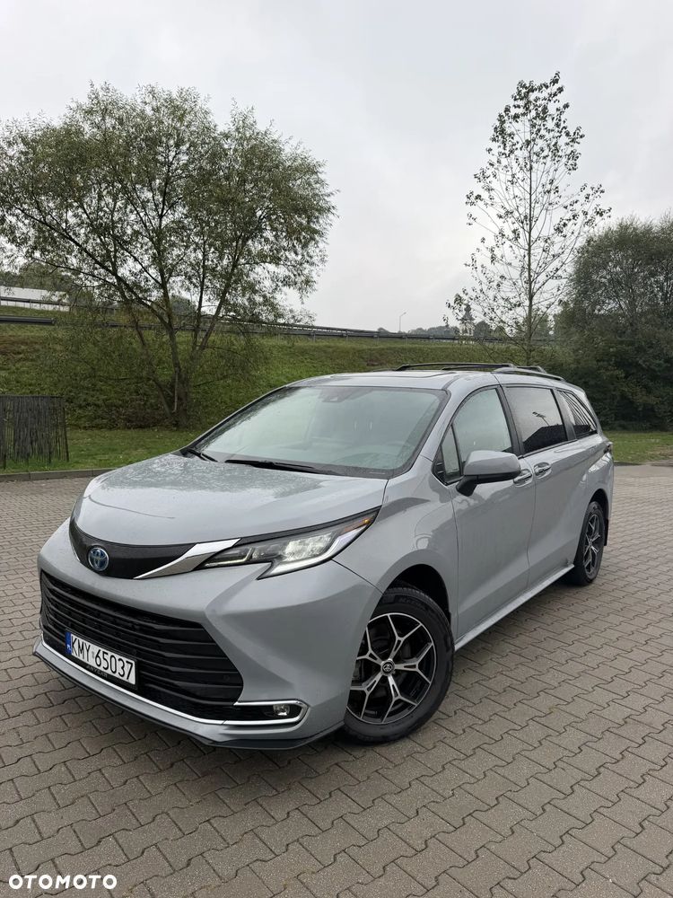 Toyota Sienna - 1