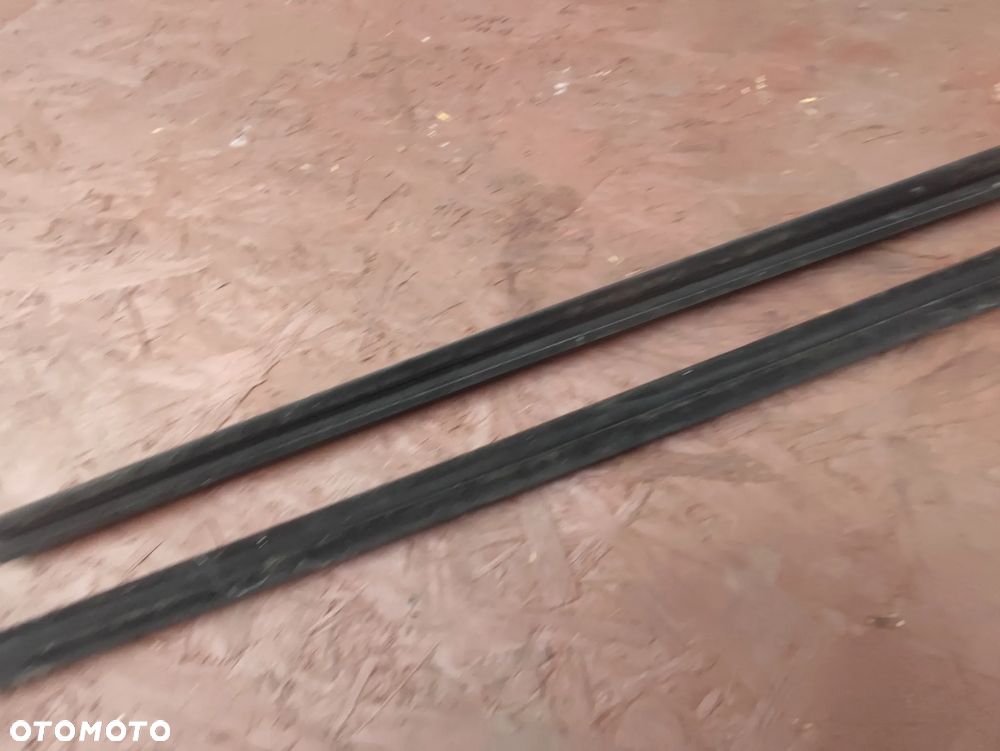 BMW E46 COUPE ORYGINALNA USZCZELKA DRZWI GÓRNA SZYBY WEWNĘTRZNA LEWA / PRAWA W DOBRYM STANIE O NR. 51 32 8 194 731 / 51 32 8 194 732 OEM - 9