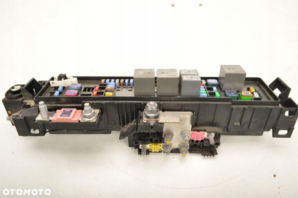 Tesla Model S P85D SKRZYNKA BEZPIECZNIKÓW - 7