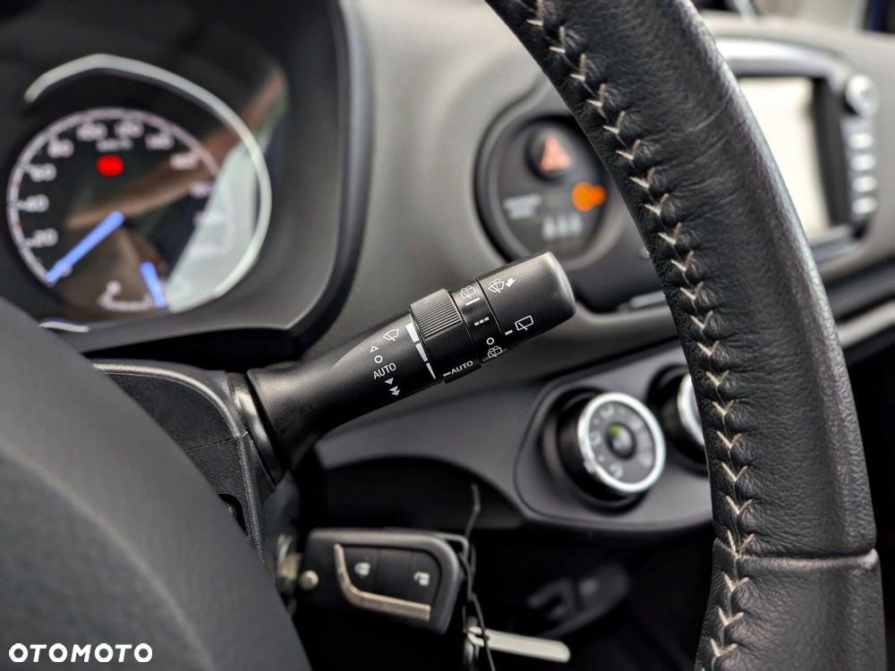 Toyota Yaris 1.0 Premium - 23