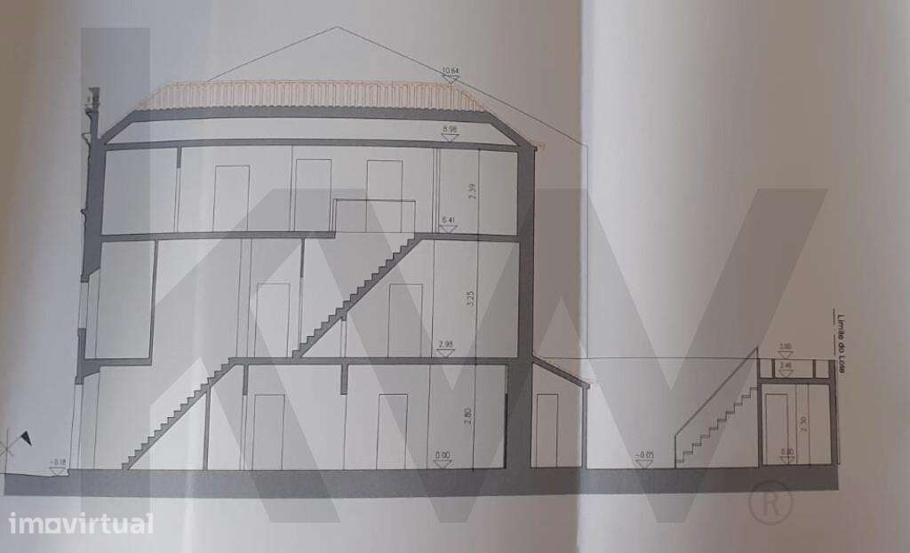 Terreno para Construção de 1 prédio com 3 pisos e com 3 Fogos situado - Grande imagem: 3/8