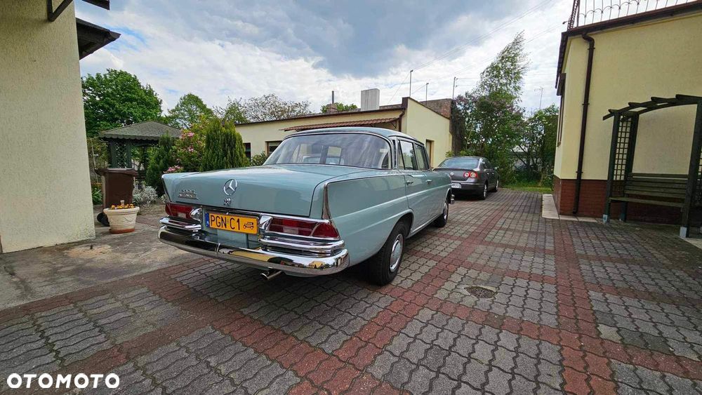 Mercedes-Benz W111 - 8