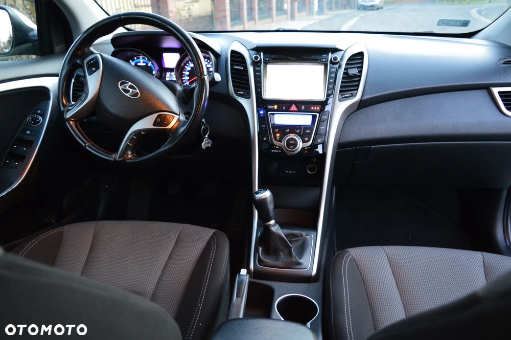 Hyundai i30 i30cw 1.6 CRDi Fifa World Cup Edition - 17