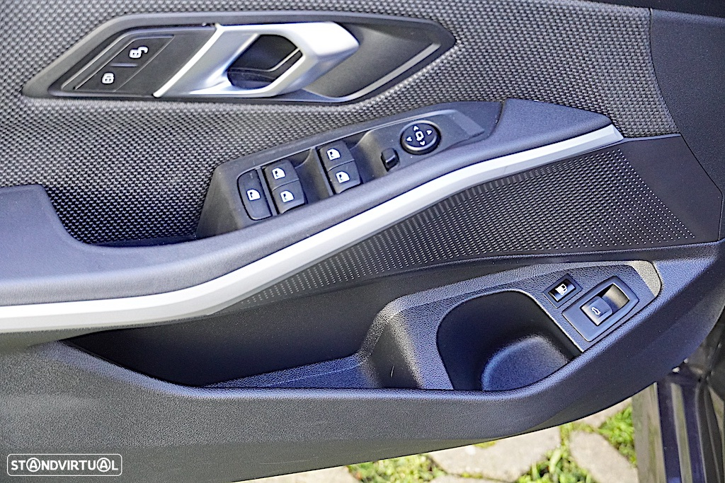 BMW 330 e Touring Auto - 22