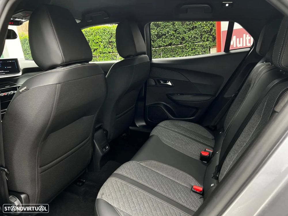 Peugeot 2008 1.2 PureTech Allure - 44