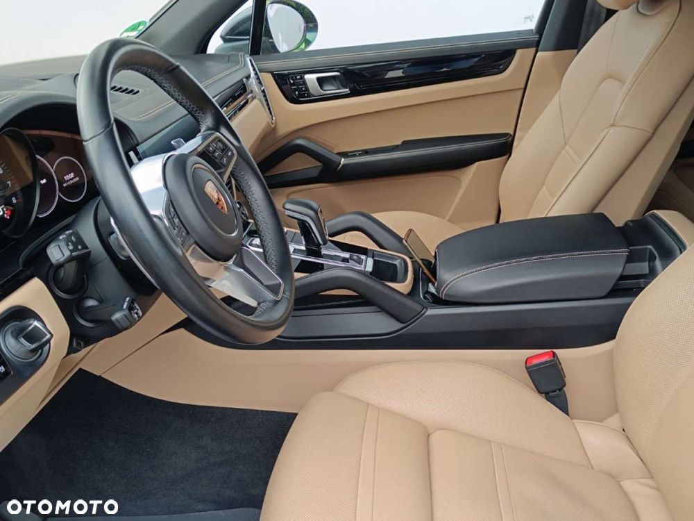 Porsche Cayenne - 6