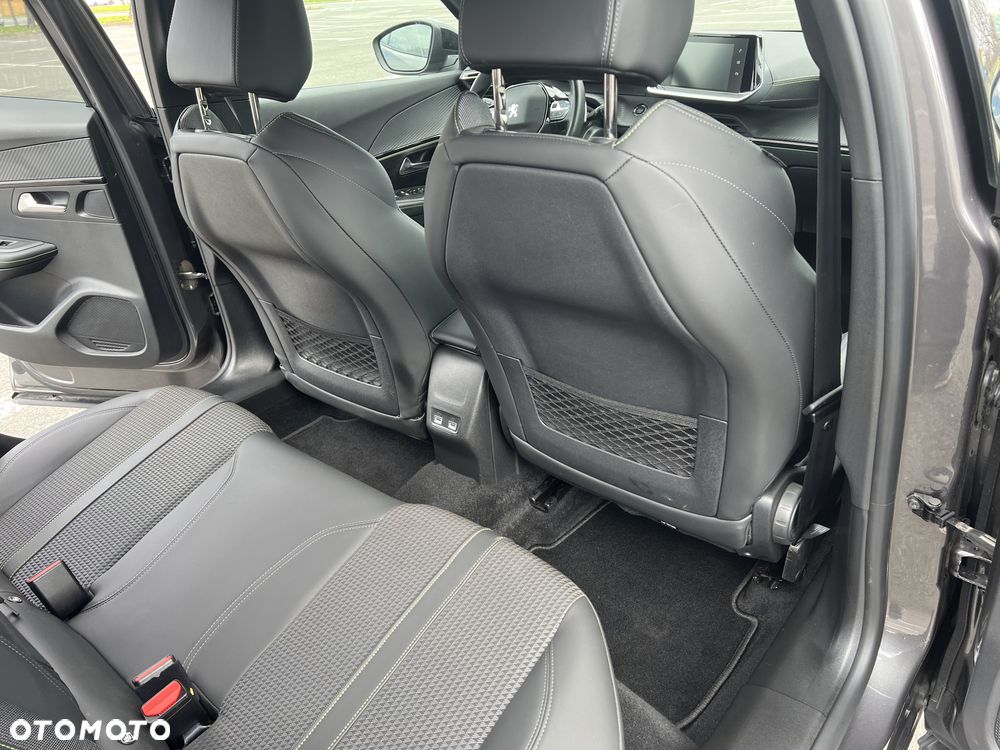 Peugeot 2008 PureTech 130 EAT8 GT Exclusive - 14