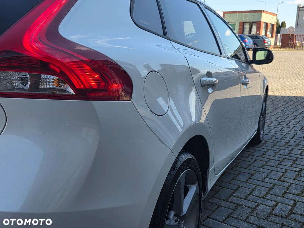 Volvo V40 T2 Momentum - 15