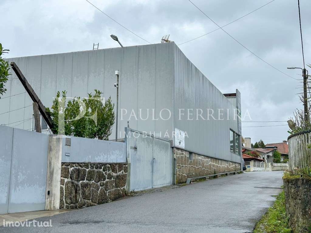 Armazém próximo do centro de Famalicão - Grande imagem: 2/17