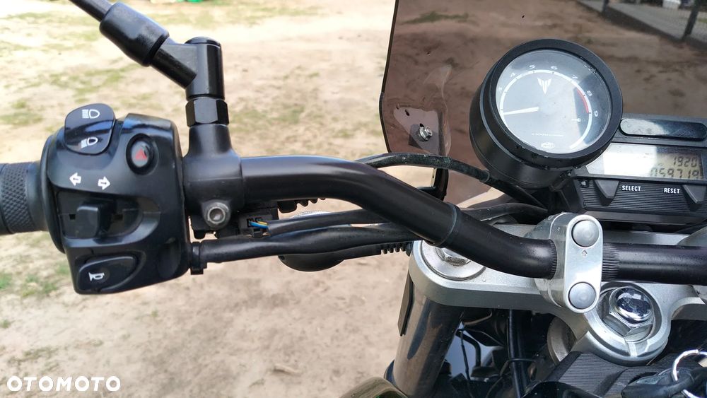 Yamaha MT - 8