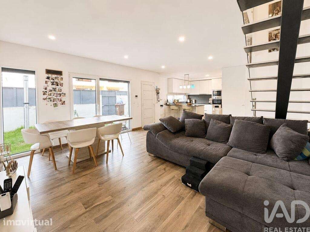 Casa / Villa T4 em Fernão Ferro de 196 m2 - Grande imagem: 3/35