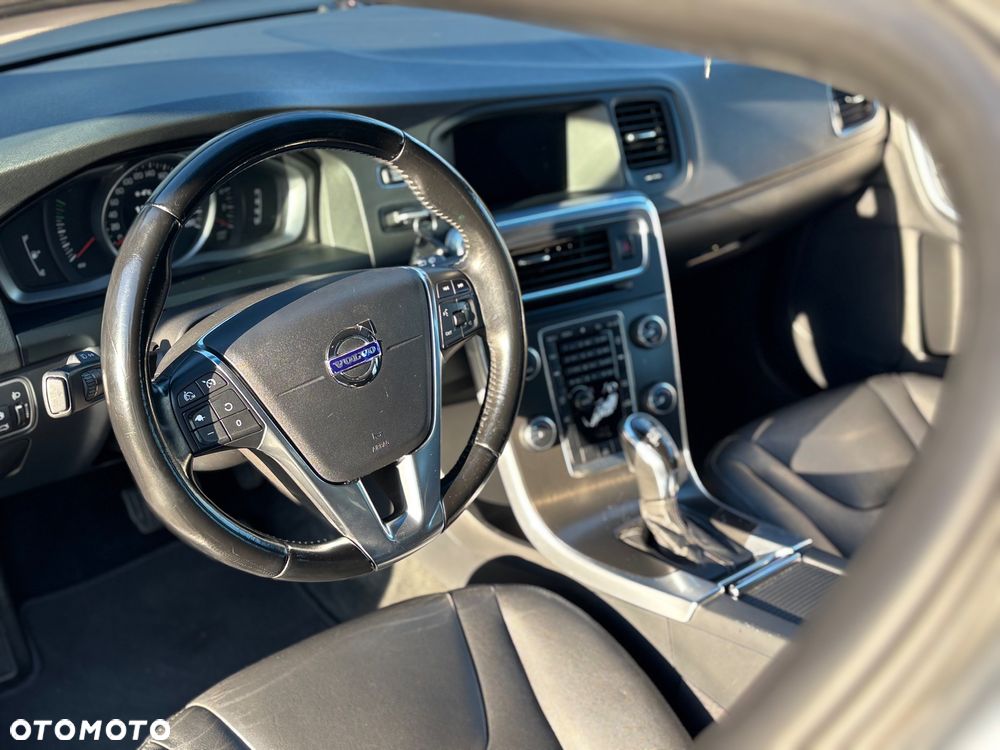 Volvo V60 D4 Geartronic Momentum - 16