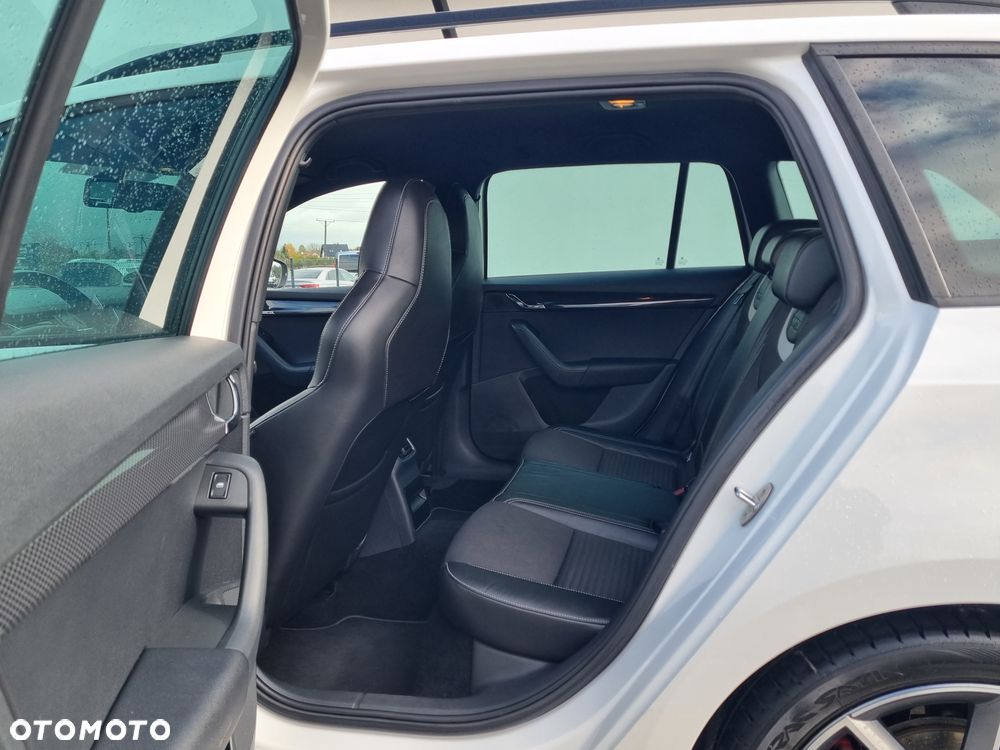 Skoda Octavia 2.0 TDI DSG RS - 19