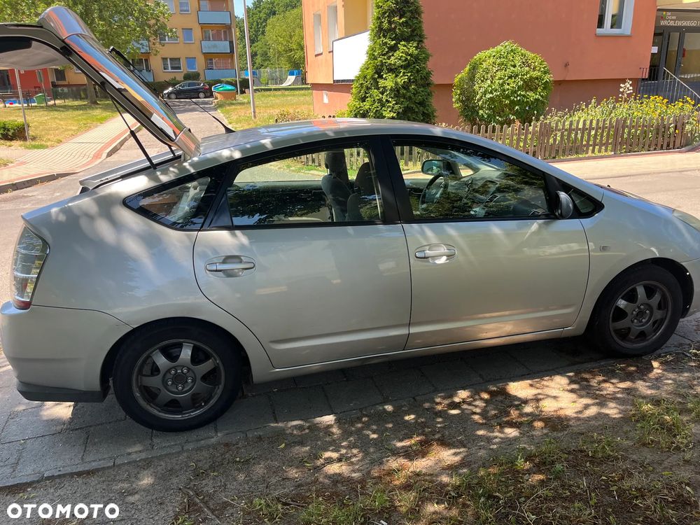 Toyota Prius 1.5 VVT-i Sol - 3