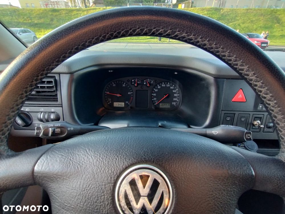 Volkswagen Multivan - 16